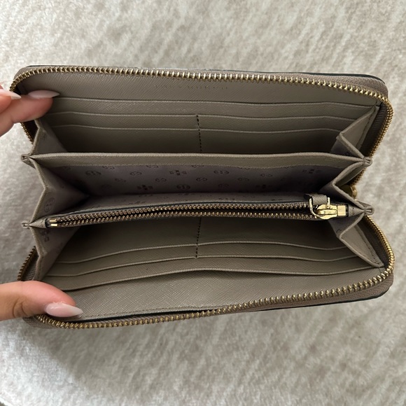 Tory Burch Wallet - Picture 3 of 3